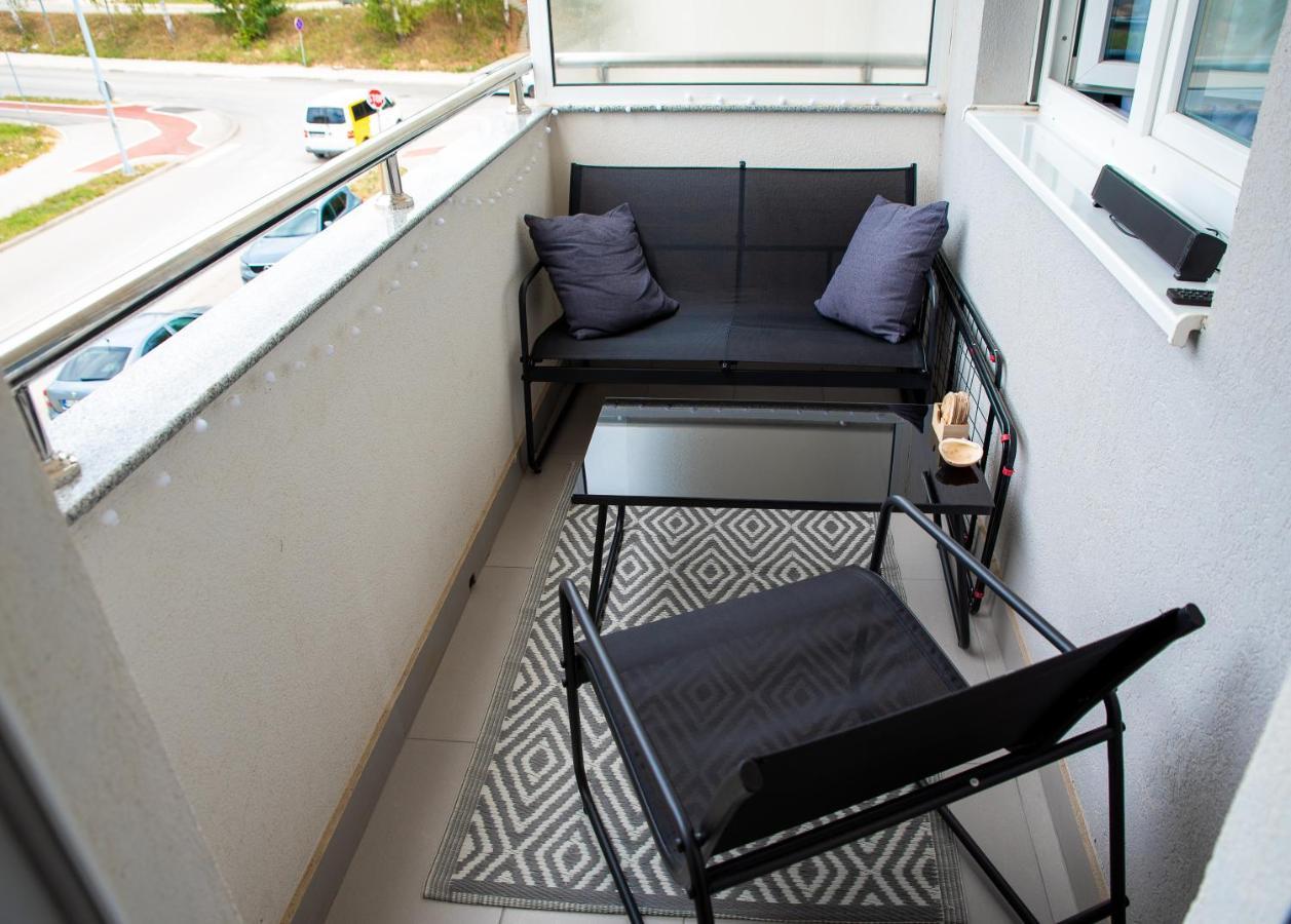 Athena Apartman Lukavica Luaran gambar